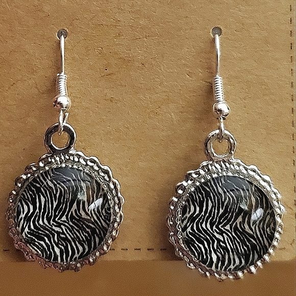 Handmade animal/reptile earrings. - Picture 2 of 5